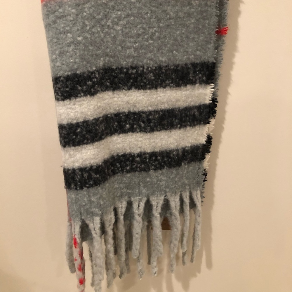 Oversized Plaid Print Scarf with Fringes